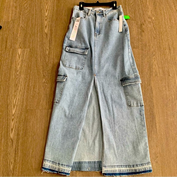 Tinseltown Dresses & Skirts - NWOT Tinseltown Blue Denim Maxi Skirt